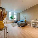 Apartment Spacious Lana, Clean Comfy *