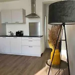 Spacious Lana, Clean Comfy Apartment