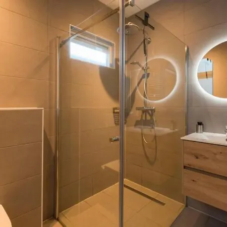 Spacious Lana, Clean Comfy Tilbourg
