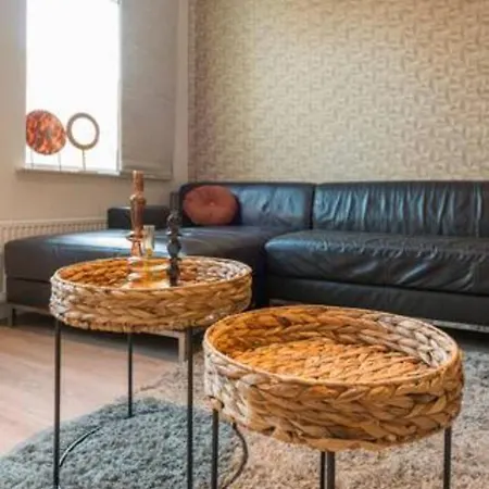 Appartement Spacious Lana, Clean Comfy