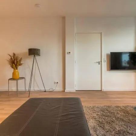 Appartement Spacious Lana, Clean Comfy