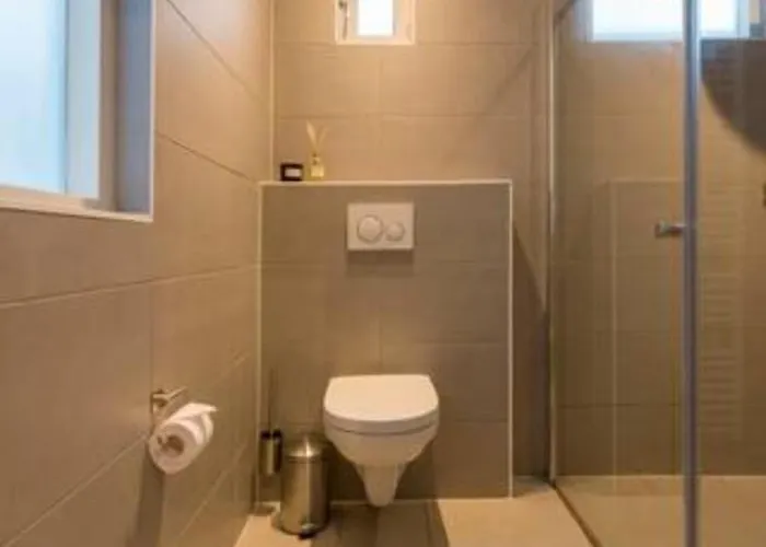 Spacious Lana, Clean Comfy *