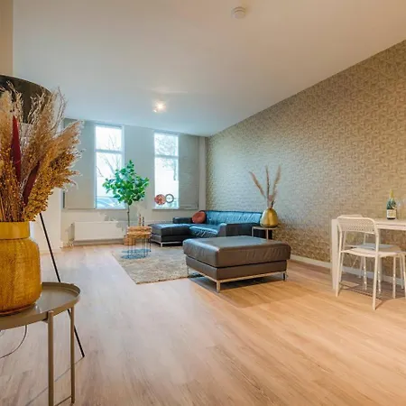 Apartment Spacious Lana, Clean Comfy *