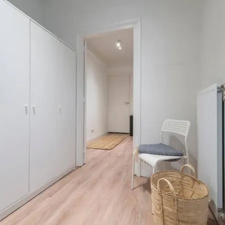 Spacious Lana, Clean Comfy Apartment